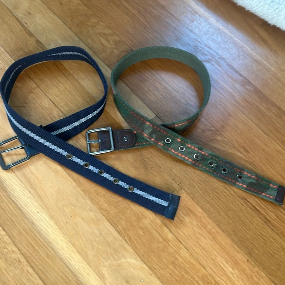 Lot (2) boys belts camo & navy blue